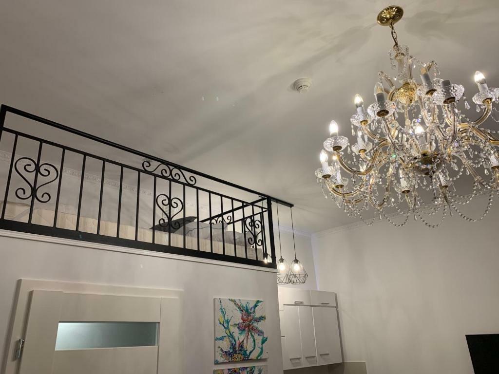 Charming Studio Apartment In The Heart Of The Jewish District! Красков Екстериор снимка