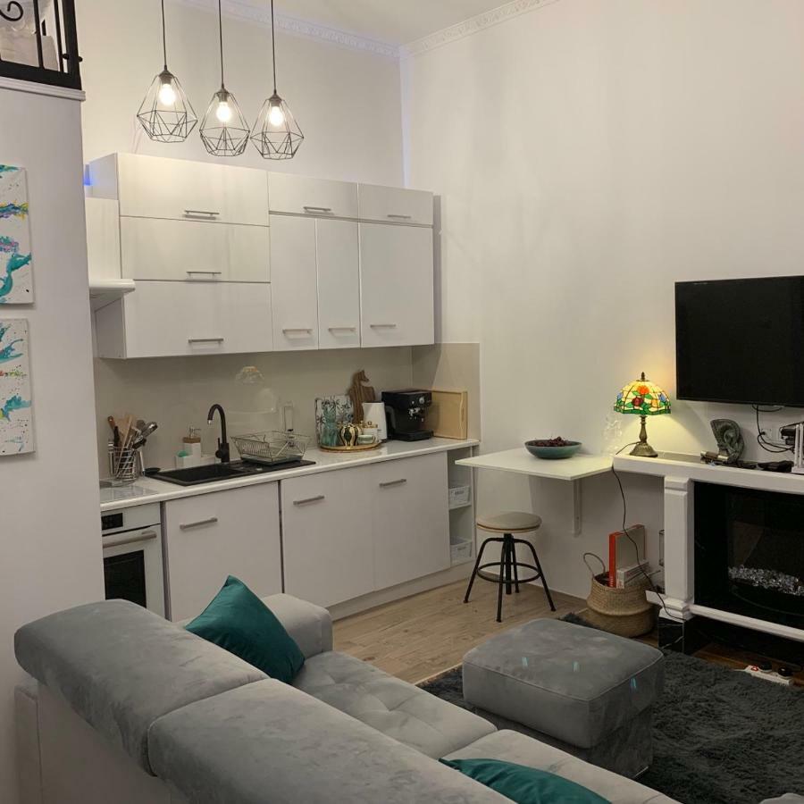 Charming Studio Apartment In The Heart Of The Jewish District! Красков Екстериор снимка