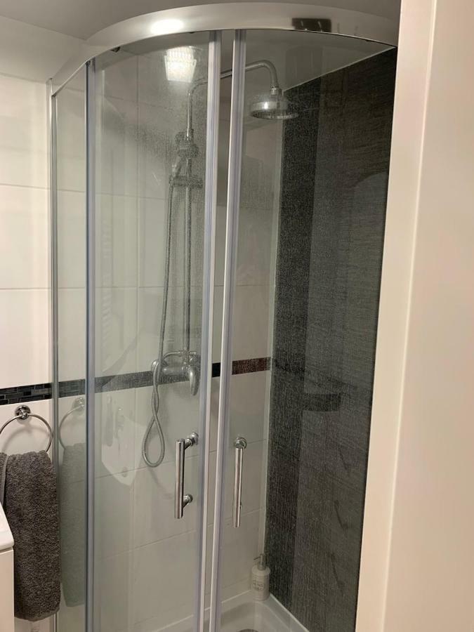 Charming Studio Apartment In The Heart Of The Jewish District! Красков Екстериор снимка