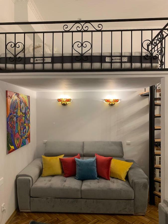 Charming Studio Apartment In The Heart Of The Jewish District! Красков Екстериор снимка