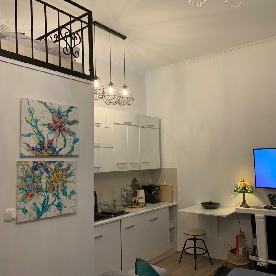 Charming Studio Apartment In The Heart Of The Jewish District! Красков Екстериор снимка